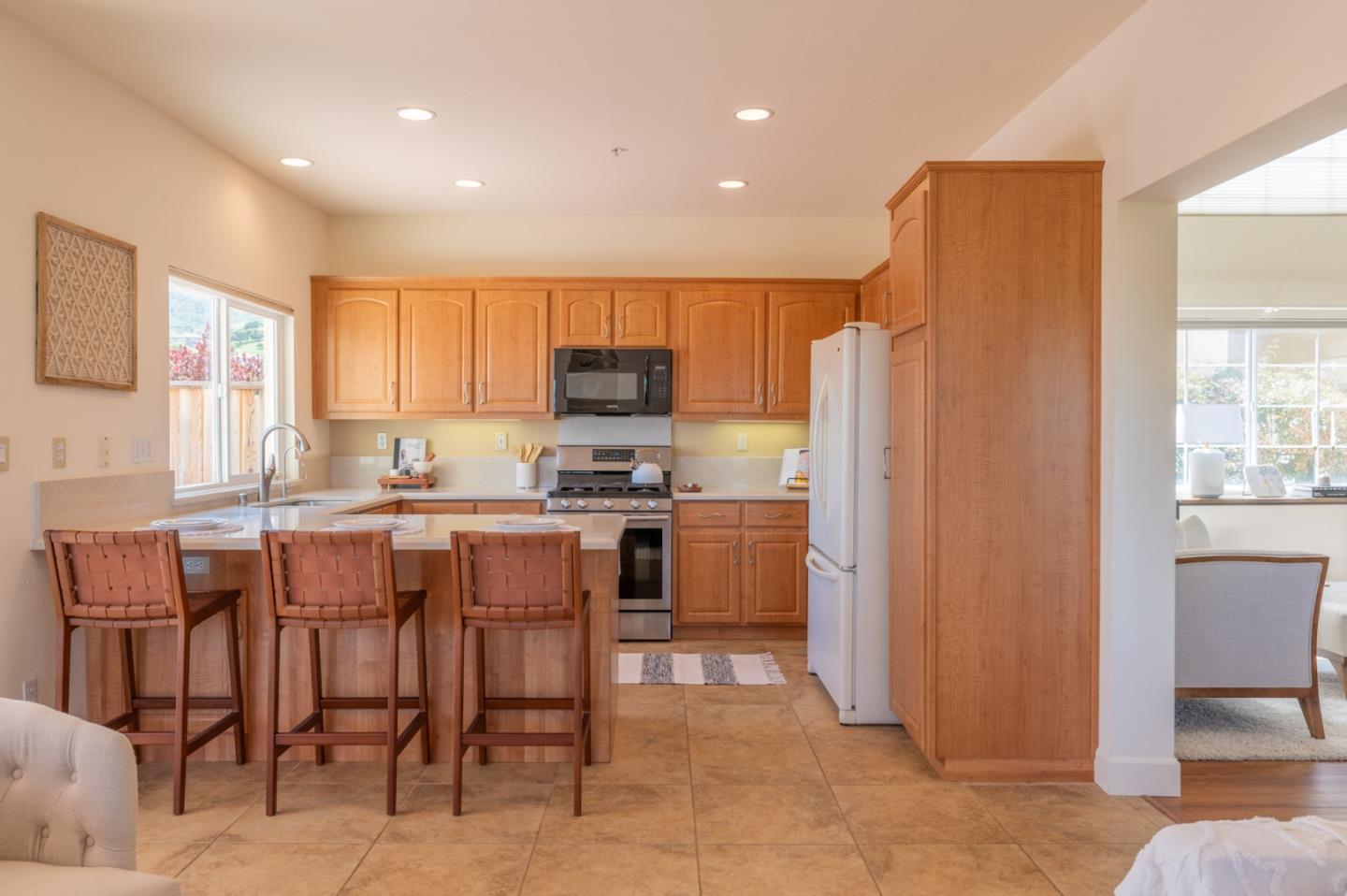 Detail Gallery Image 10 of 24 For 25341 Jasmine Ct, Salinas,  CA 93908 - 3 Beds | 2/1 Baths