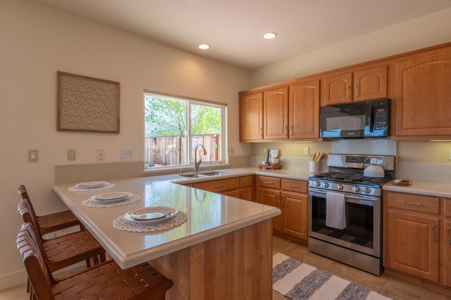 Detail Gallery Image 11 of 24 For 25341 Jasmine Ct, Salinas,  CA 93908 - 3 Beds | 2/1 Baths