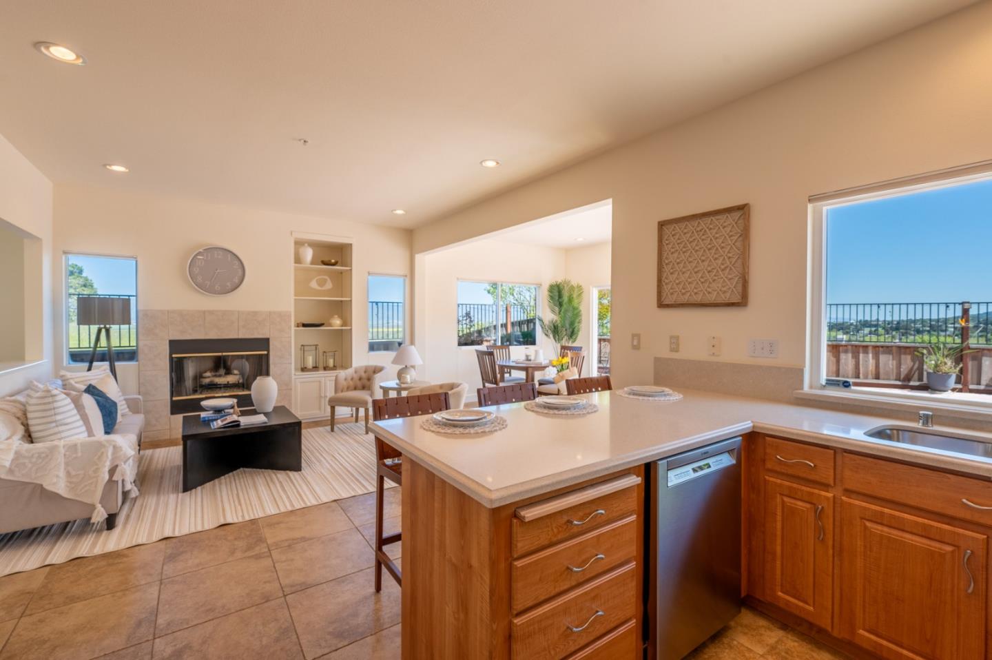 Detail Gallery Image 13 of 24 For 25341 Jasmine Ct, Salinas,  CA 93908 - 3 Beds | 2/1 Baths