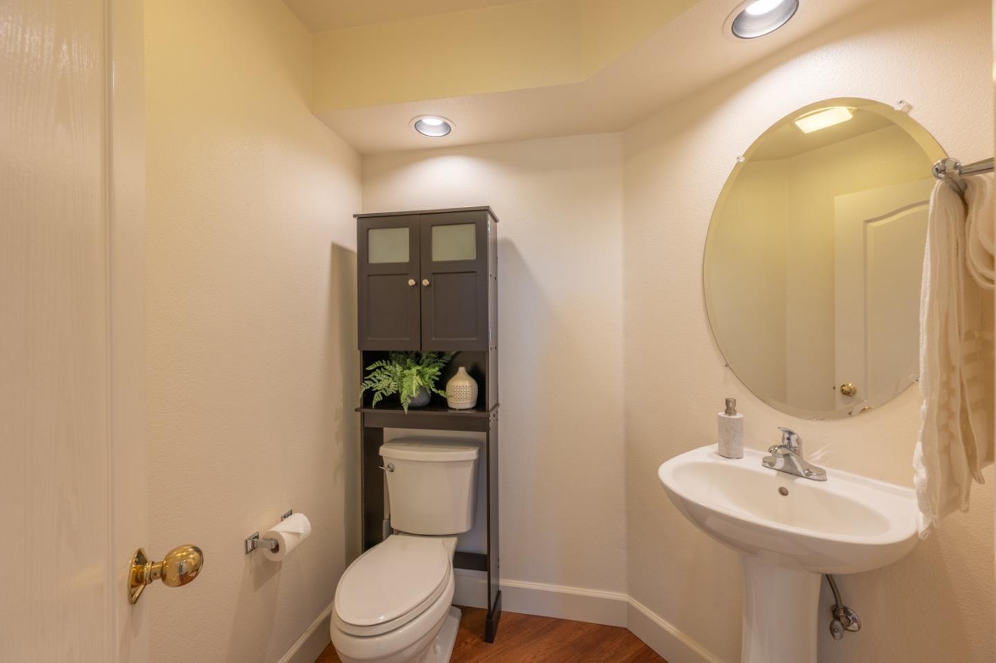 Detail Gallery Image 14 of 24 For 25341 Jasmine Ct, Salinas,  CA 93908 - 3 Beds | 2/1 Baths