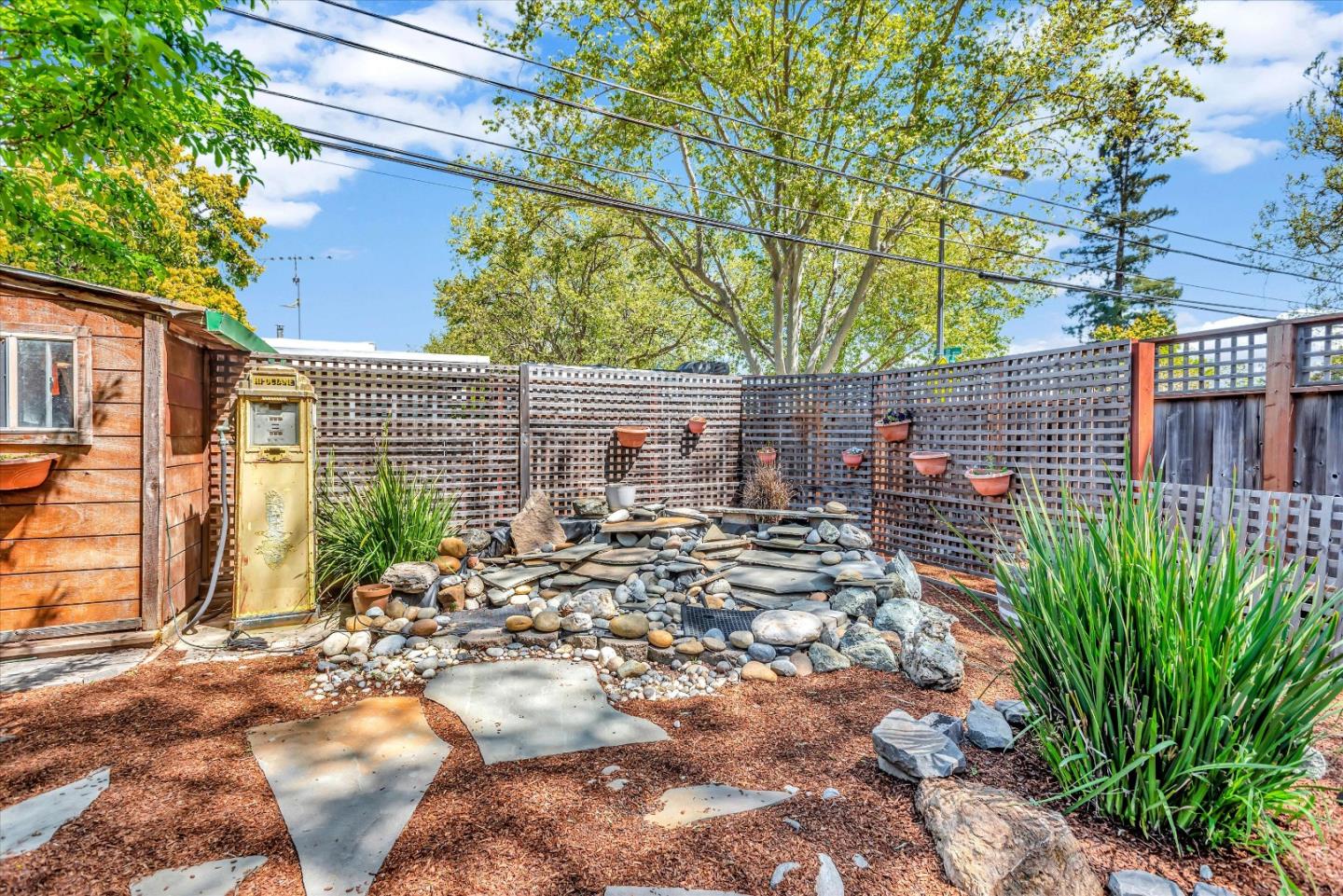 Detail Gallery Image 41 of 45 For 303 E St, Redwood City,  CA 94063 - 4 Beds | 2 Baths