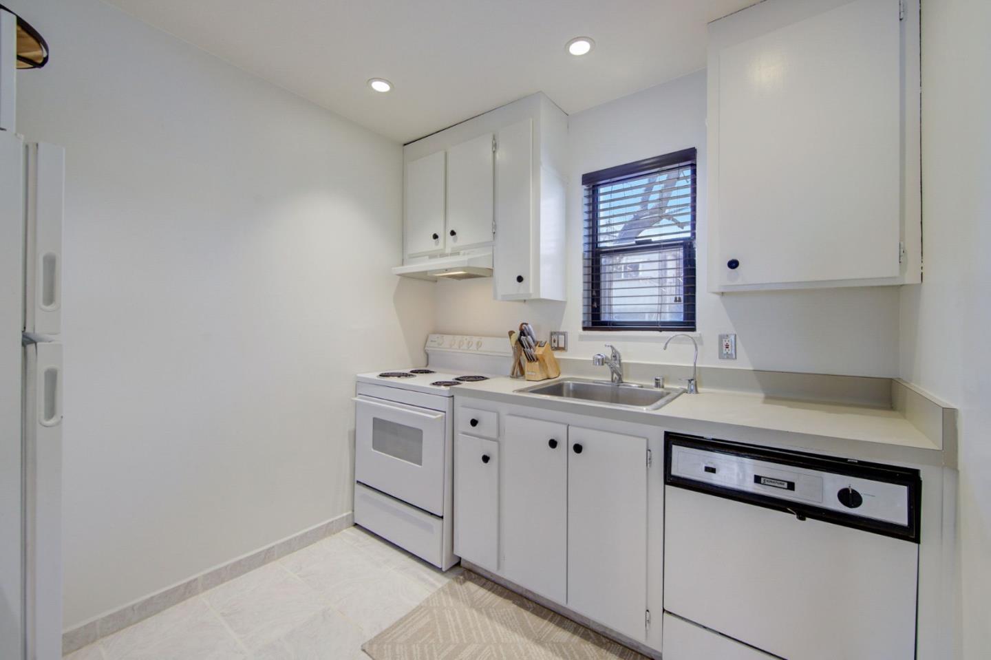 Detail Gallery Image 12 of 26 For 385 Camelback Rd #8,  Pleasant Hill,  CA 94523 - 2 Beds | 1 Baths