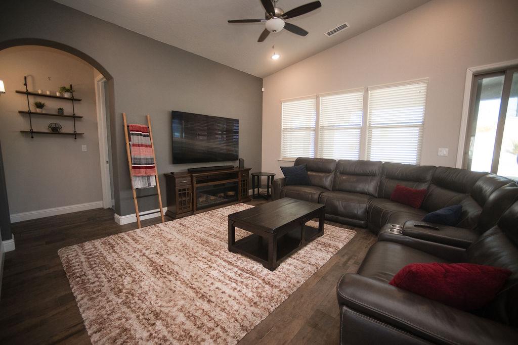 Detail Gallery Image 11 of 38 For 11311 N via San Toma Ave, Fresno,  CA 93730 - 4 Beds | 2/1 Baths
