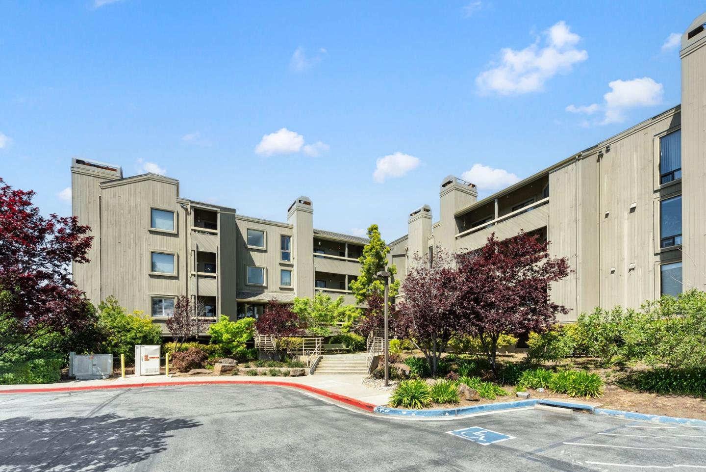 Browse active condo listings in FOSTER CITY