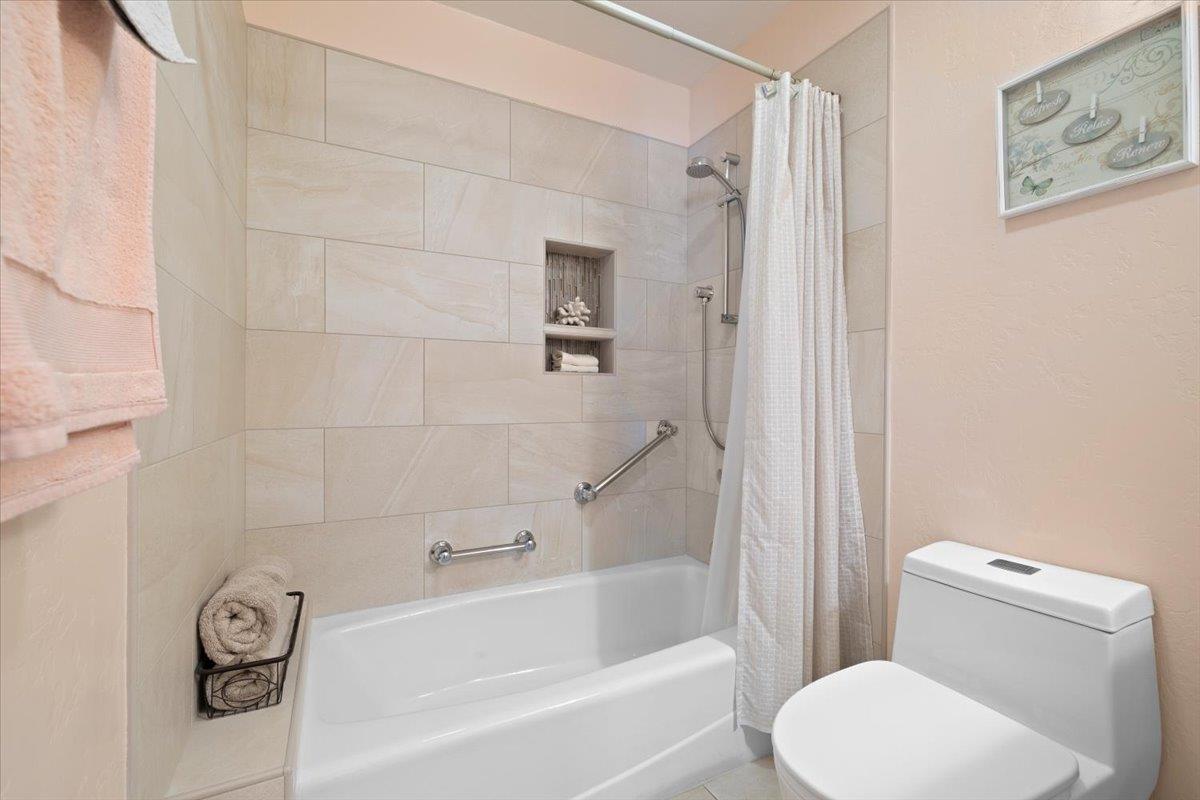 Detail Gallery Image 16 of 25 For 1444 Woodgrove Sq, San Jose,  CA 95117 - 2 Beds | 1/1 Baths