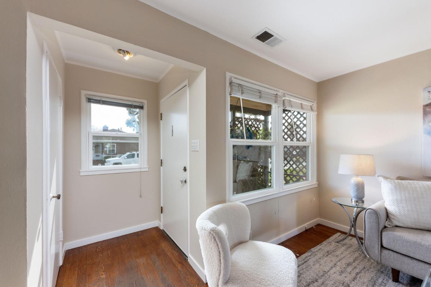 Detail Gallery Image 9 of 48 For 20 Prague St, San Mateo,  CA 94401 - 2 Beds | 1 Baths