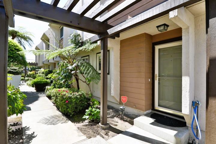 Detail Gallery Image 6 of 37 For 142 Castro St, San Leandro,  CA 94577 - 2 Beds | 1/1 Baths
