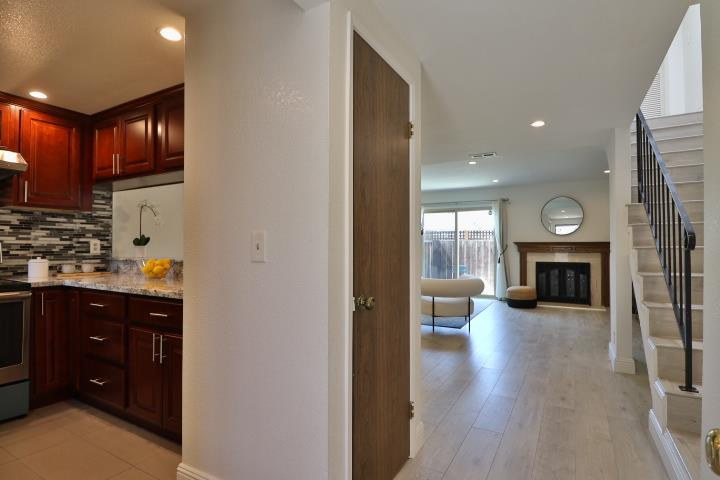 Detail Gallery Image 7 of 37 For 142 Castro St, San Leandro,  CA 94577 - 2 Beds | 1/1 Baths