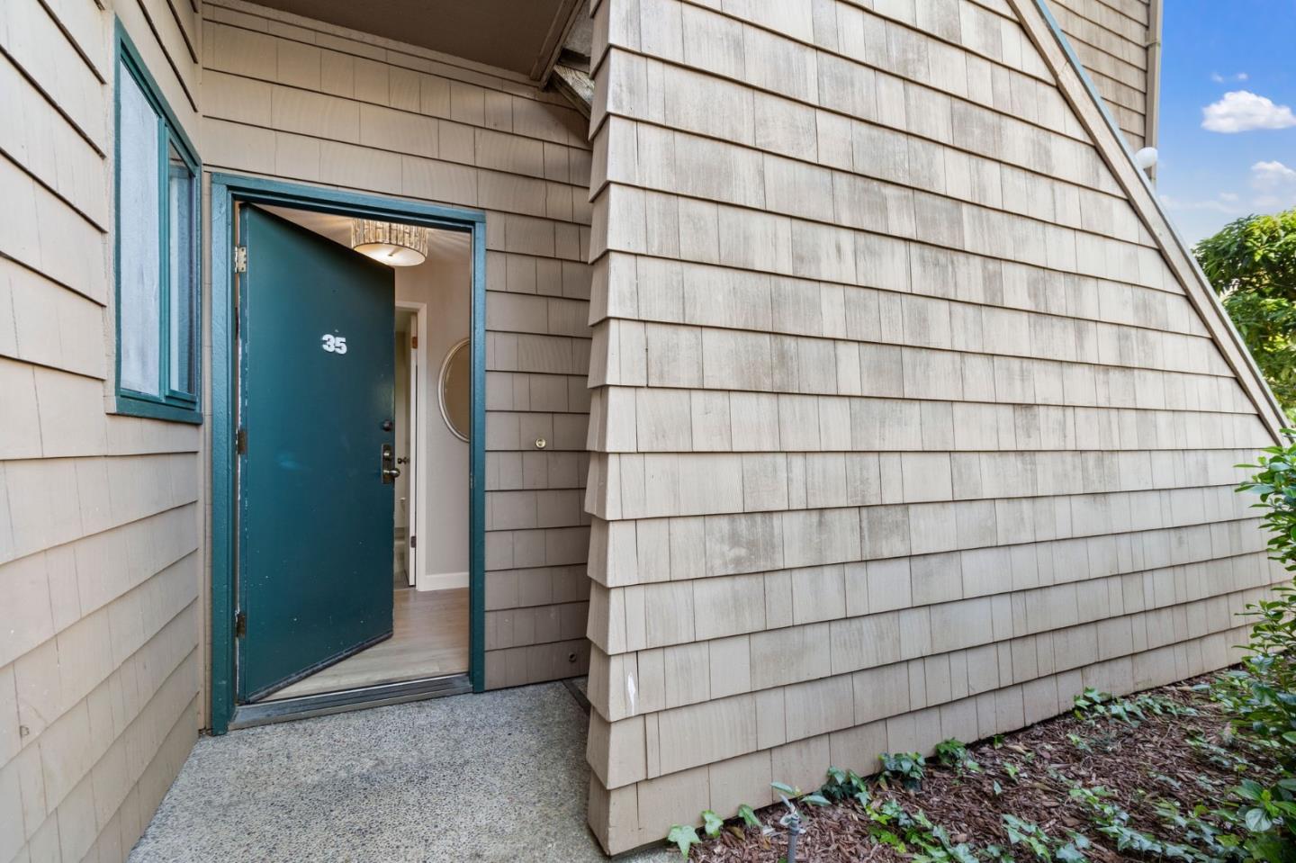 Detail Gallery Image 2 of 27 For 35 Cove Ln, Redwood Shores,  CA 94065 - 1 Beds | 1 Baths