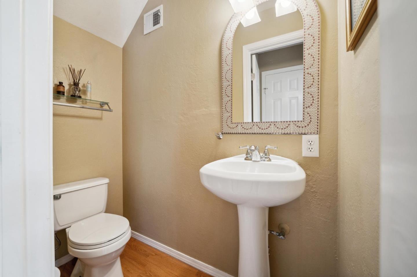 Detail Gallery Image 12 of 28 For 383 Inverness Dr, Pacifica,  CA 94044 - 3 Beds | 2/1 Baths