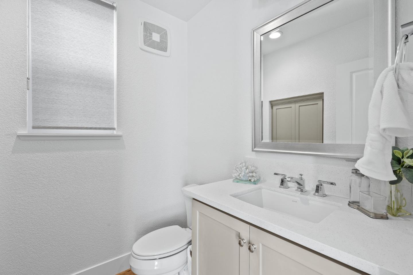 Detail Gallery Image 14 of 38 For 279 Skyview Dr, Marina,  CA 93933 - 3 Beds | 2/1 Baths