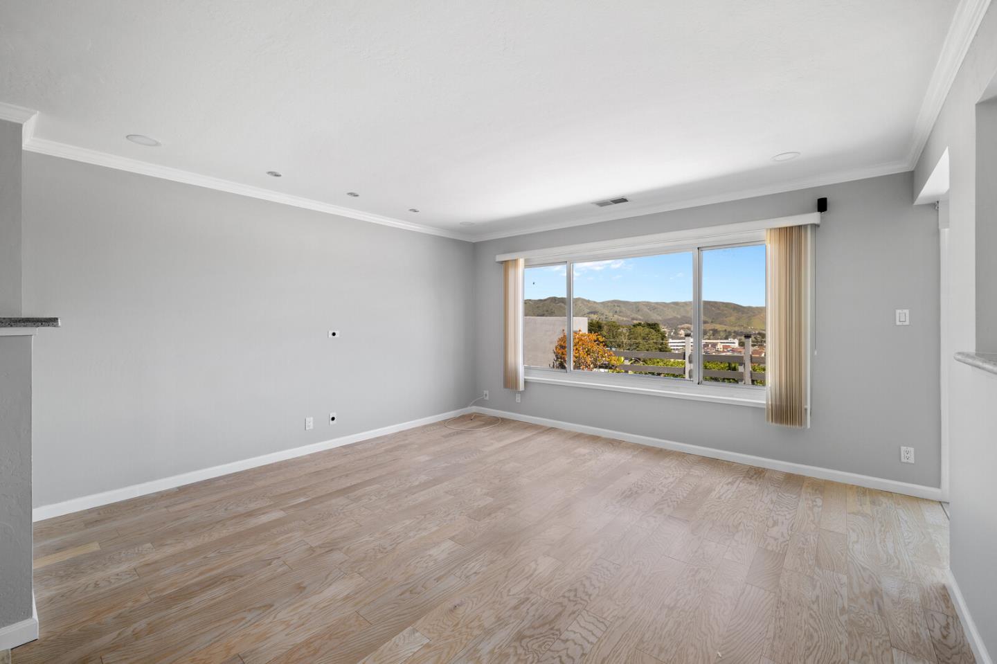 Detail Gallery Image 2 of 15 For 55 Penhurst Ave, Daly City,  CA 94015 - 3 Beds | 2 Baths