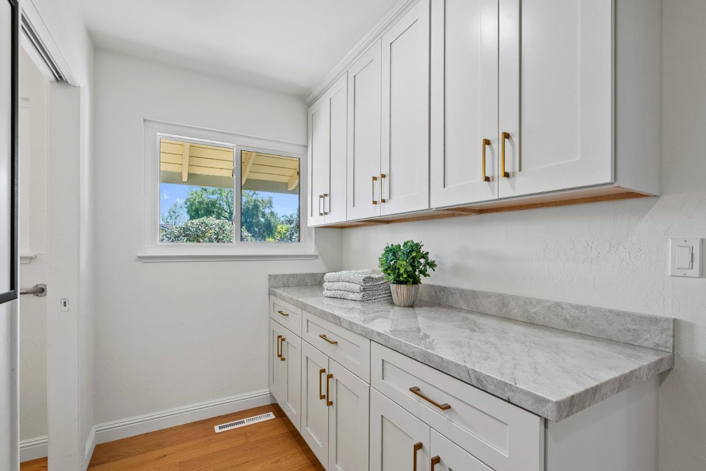 Detail Gallery Image 37 of 46 For 12285 Saratoga Creek Dr, Saratoga,  CA 95070 - 4 Beds | 2/1 Baths