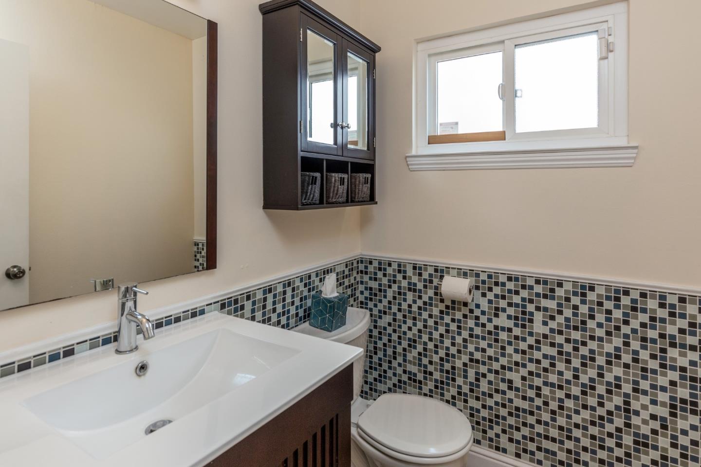 Detail Gallery Image 10 of 29 For 3935 Wellington Sq, San Jose,  CA 95136 - 4 Beds | 2/1 Baths