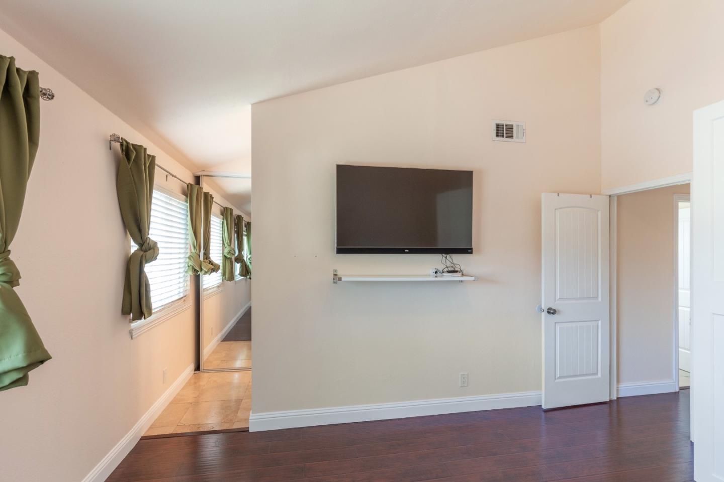Detail Gallery Image 13 of 29 For 3935 Wellington Sq, San Jose,  CA 95136 - 4 Beds | 2/1 Baths