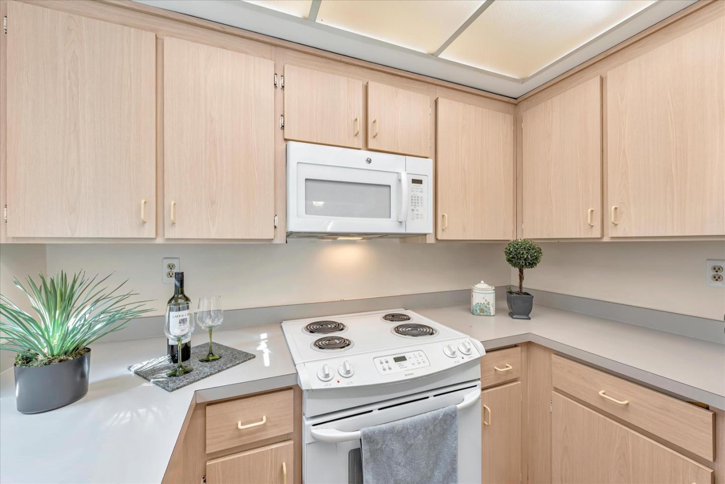 Detail Gallery Image 21 of 39 For 1643 New Brunswick Ave, Sunnyvale,  CA 94087 - 3 Beds | 2 Baths
