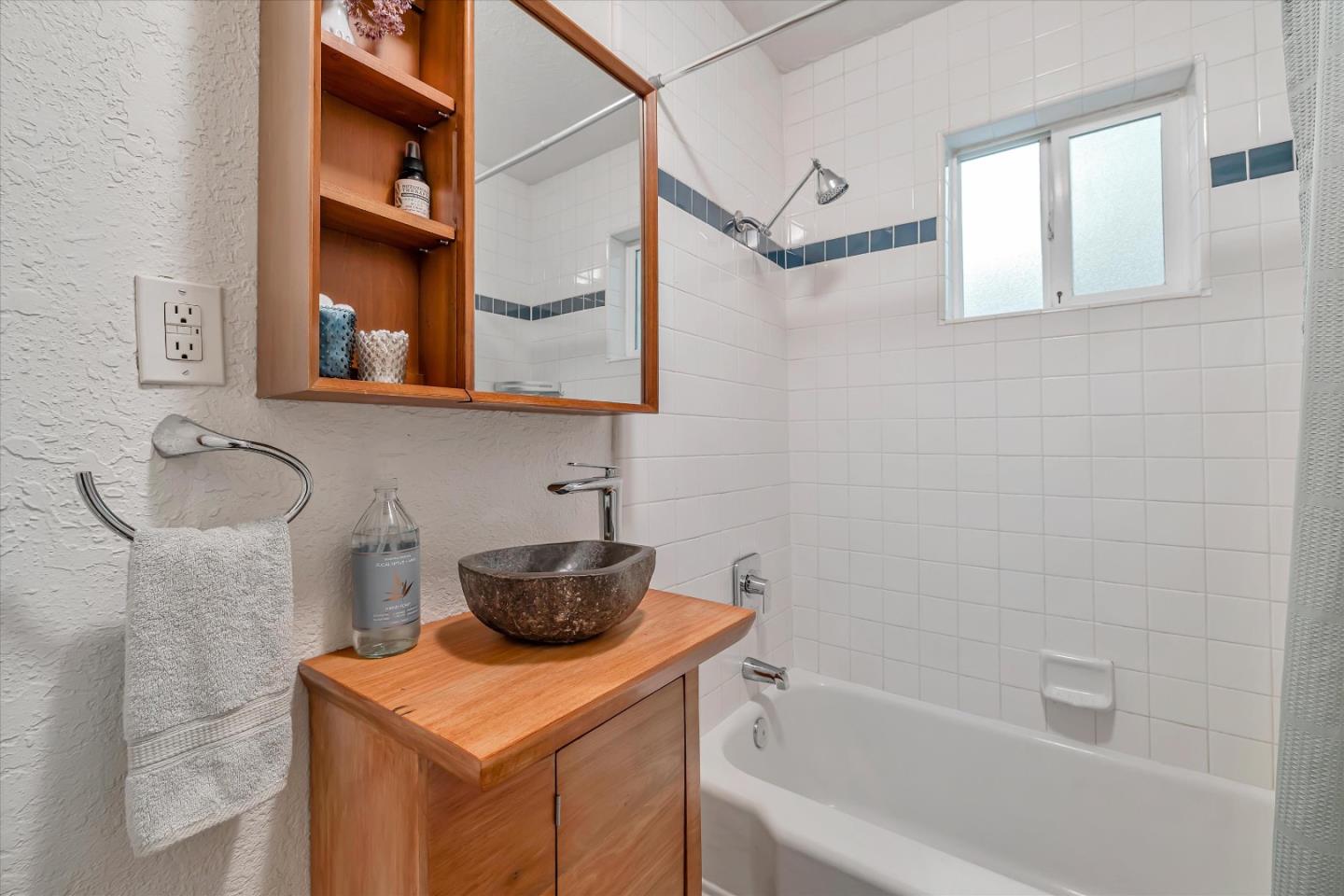 Detail Gallery Image 12 of 31 For 87 Redwood Ave, Loma Mar,  CA 94021 - 1 Beds | 2 Baths