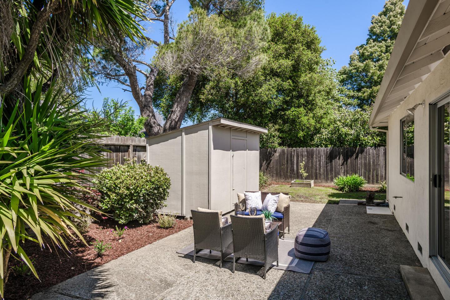 Detail Gallery Image 25 of 27 For 1812 Belburn Dr, Belmont,  CA 94002 - 4 Beds | 2 Baths
