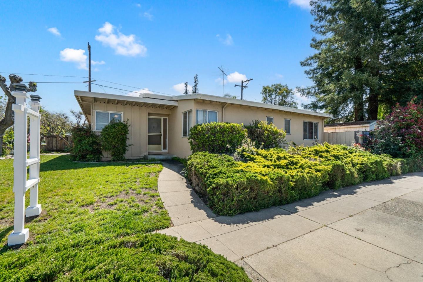 Photo of 1150 Lafayette Dr in Sunnyvale, CA