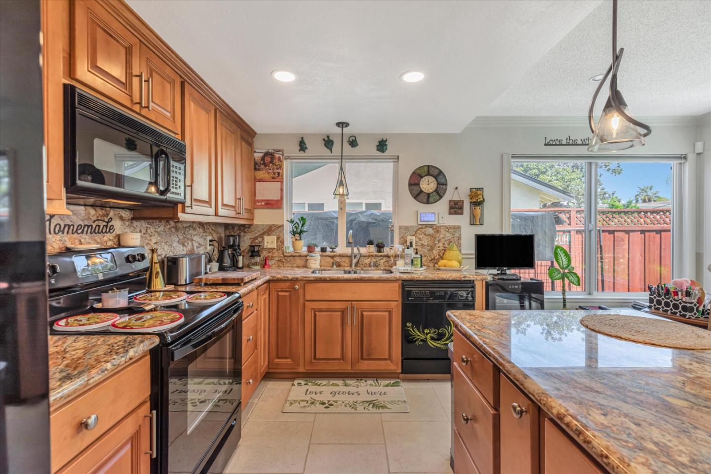 Detail Gallery Image 7 of 21 For 7254 Carr Pl, Gilroy,  CA 95020 - 3 Beds | 2 Baths