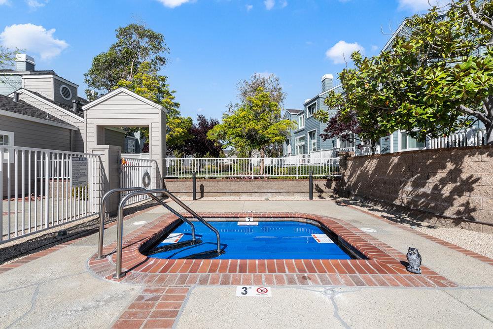 Detail Gallery Image 33 of 41 For 816 Intrepid Ln, Redwood City,  CA 94065 - 2 Beds | 2 Baths