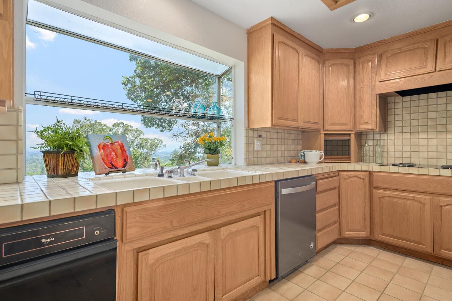 Detail Gallery Image 10 of 21 For 16525 Farvue Ln, Los Gatos,  CA 95030 - 5 Beds | 5/1 Baths