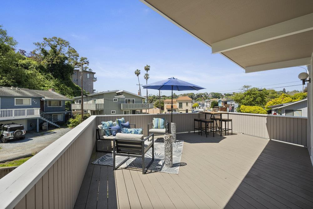 Detail Gallery Image 18 of 40 For 204 Lake Ct, Aptos,  CA 95003 - 3 Beds | 2 Baths