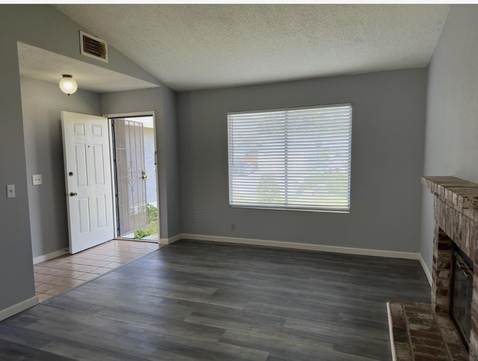 Detail Gallery Image 3 of 11 For 1019 Greylag Dr, Suisun City,  CA 94585 - 3 Beds | 1 Baths