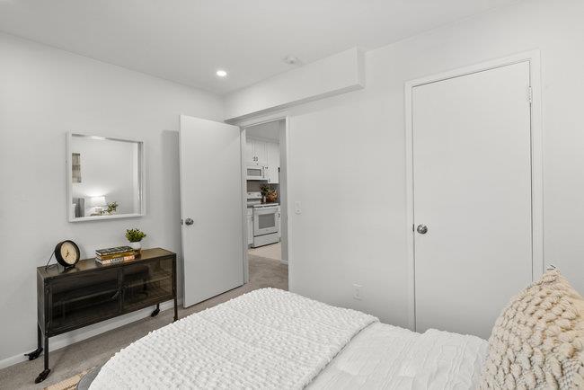 Detail Gallery Image 16 of 28 For 4000 Farm Hill Blvd #205,  Redwood City,  CA 94061 - 3 Beds | 2 Baths