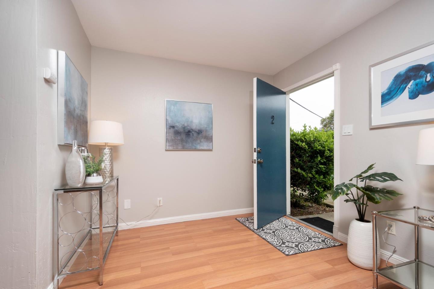 Detail Gallery Image 3 of 26 For 3121 Los Prados St #2,  San Mateo,  CA 94403 - 1 Beds | 1 Baths