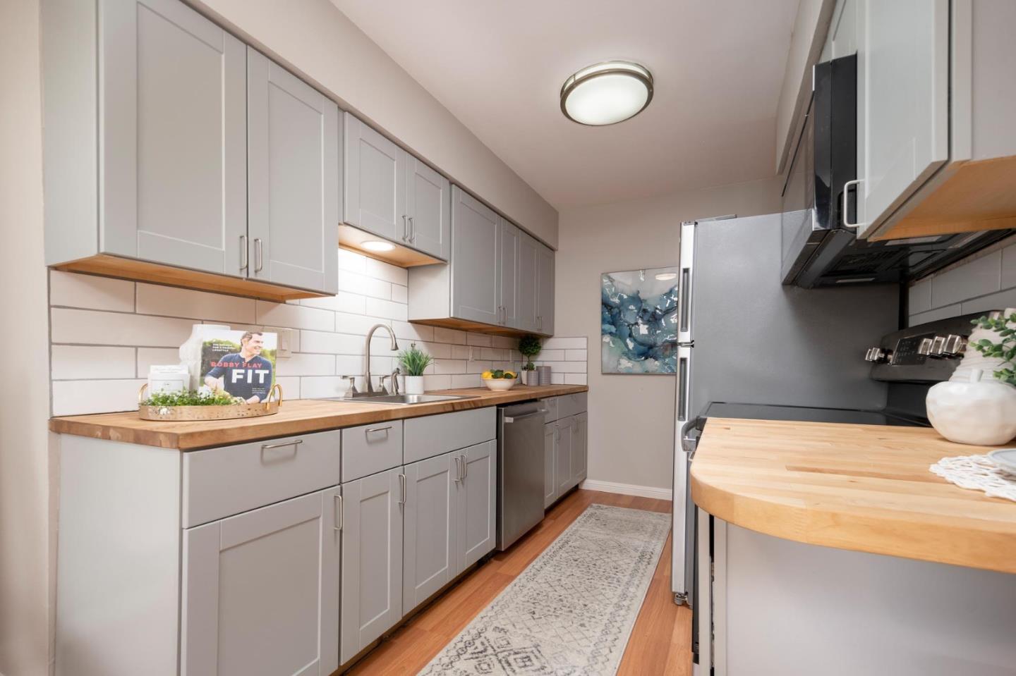Detail Gallery Image 9 of 26 For 3121 Los Prados St #2,  San Mateo,  CA 94403 - 1 Beds | 1 Baths