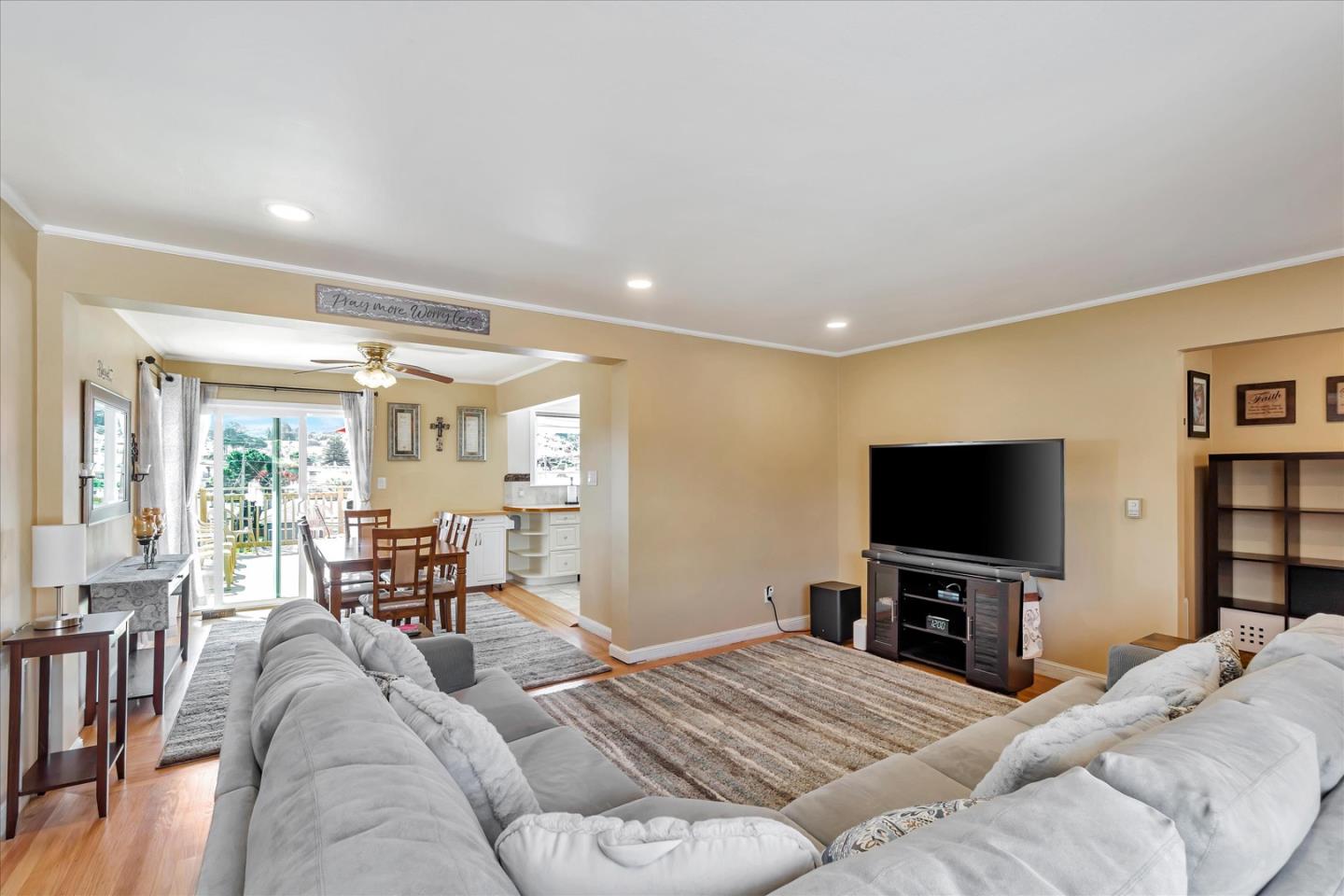 Detail Gallery Image 7 of 39 For 204 Garden Ln, Daly City,  CA 94015 - 2 Beds | 1 Baths