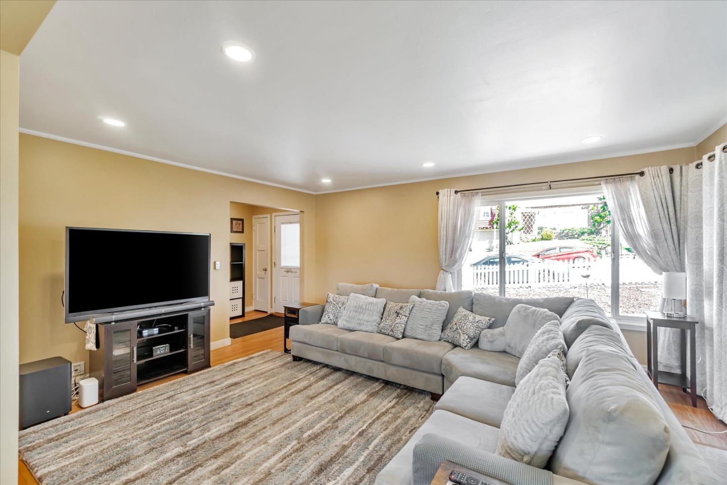 Detail Gallery Image 8 of 39 For 204 Garden Ln, Daly City,  CA 94015 - 2 Beds | 1 Baths