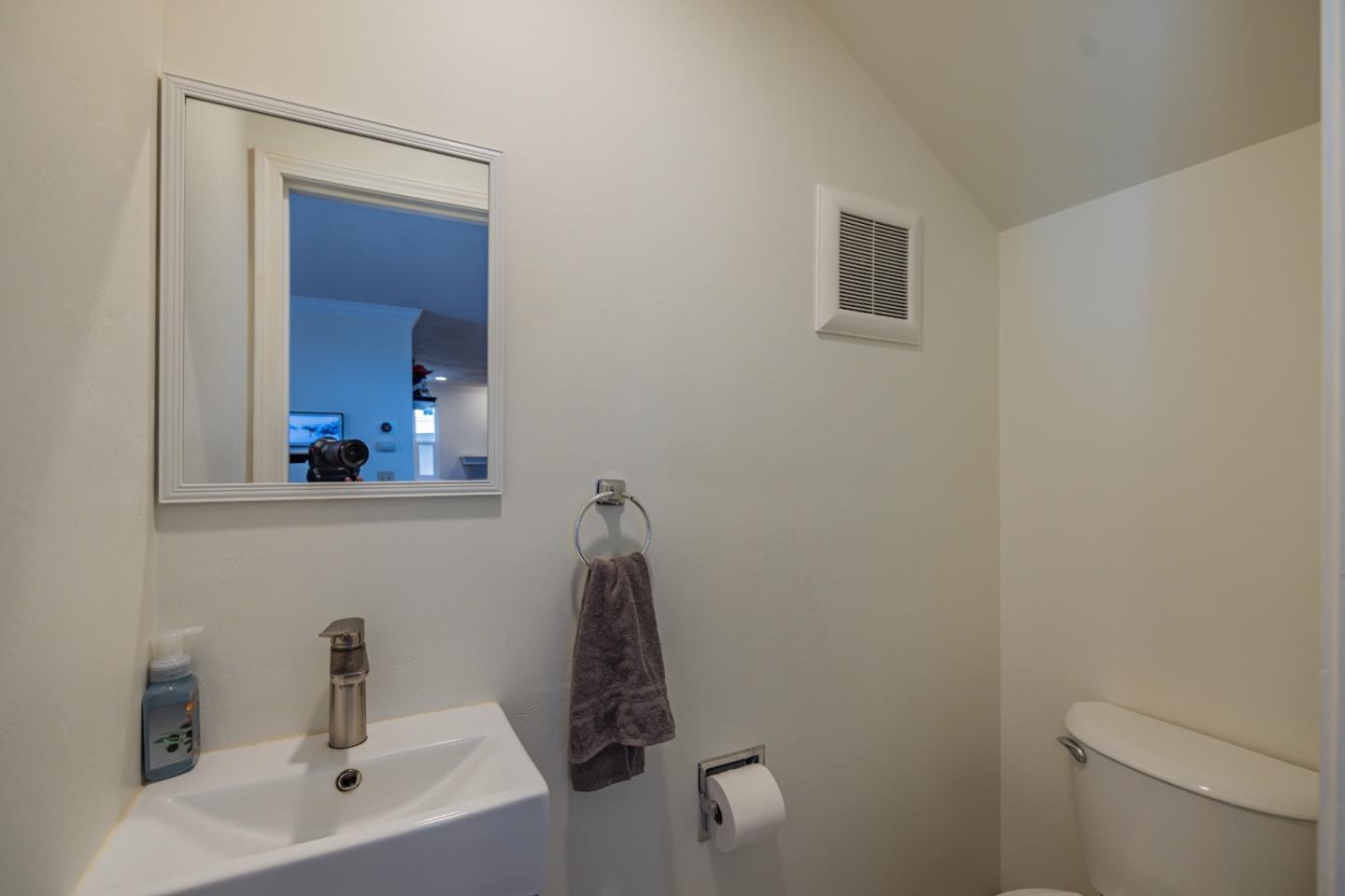 Detail Gallery Image 23 of 59 For 431 Dela Rosa Ave, Monterey,  CA 93940 - 3 Beds | 2/1 Baths