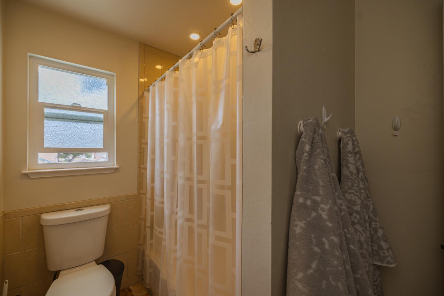 Detail Gallery Image 45 of 59 For 431 Dela Rosa Ave, Monterey,  CA 93940 - 3 Beds | 2/1 Baths