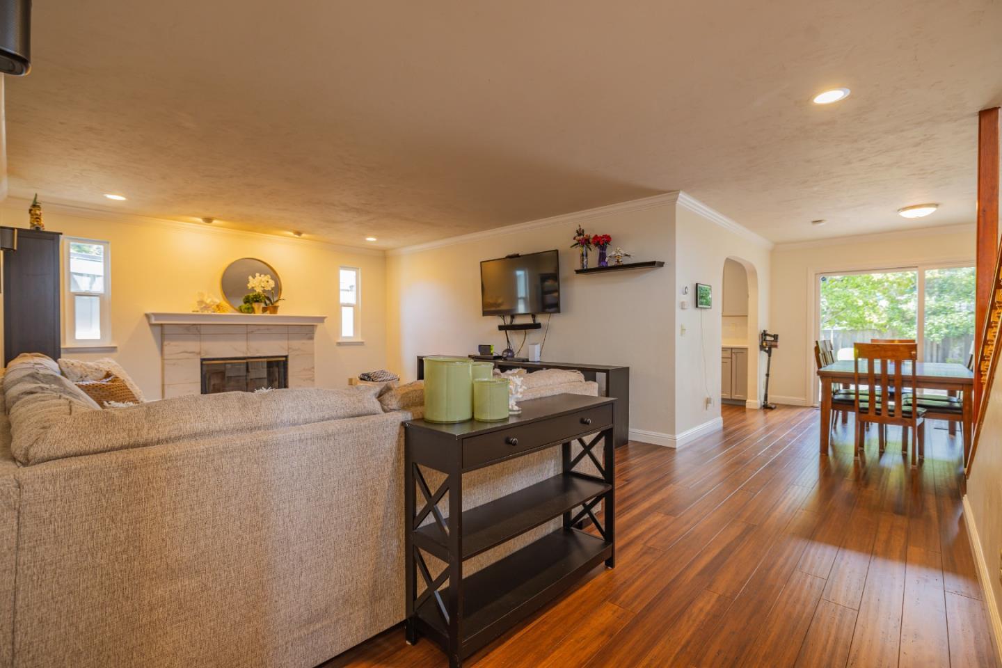 Detail Gallery Image 6 of 59 For 431 Dela Rosa Ave, Monterey,  CA 93940 - 3 Beds | 2/1 Baths