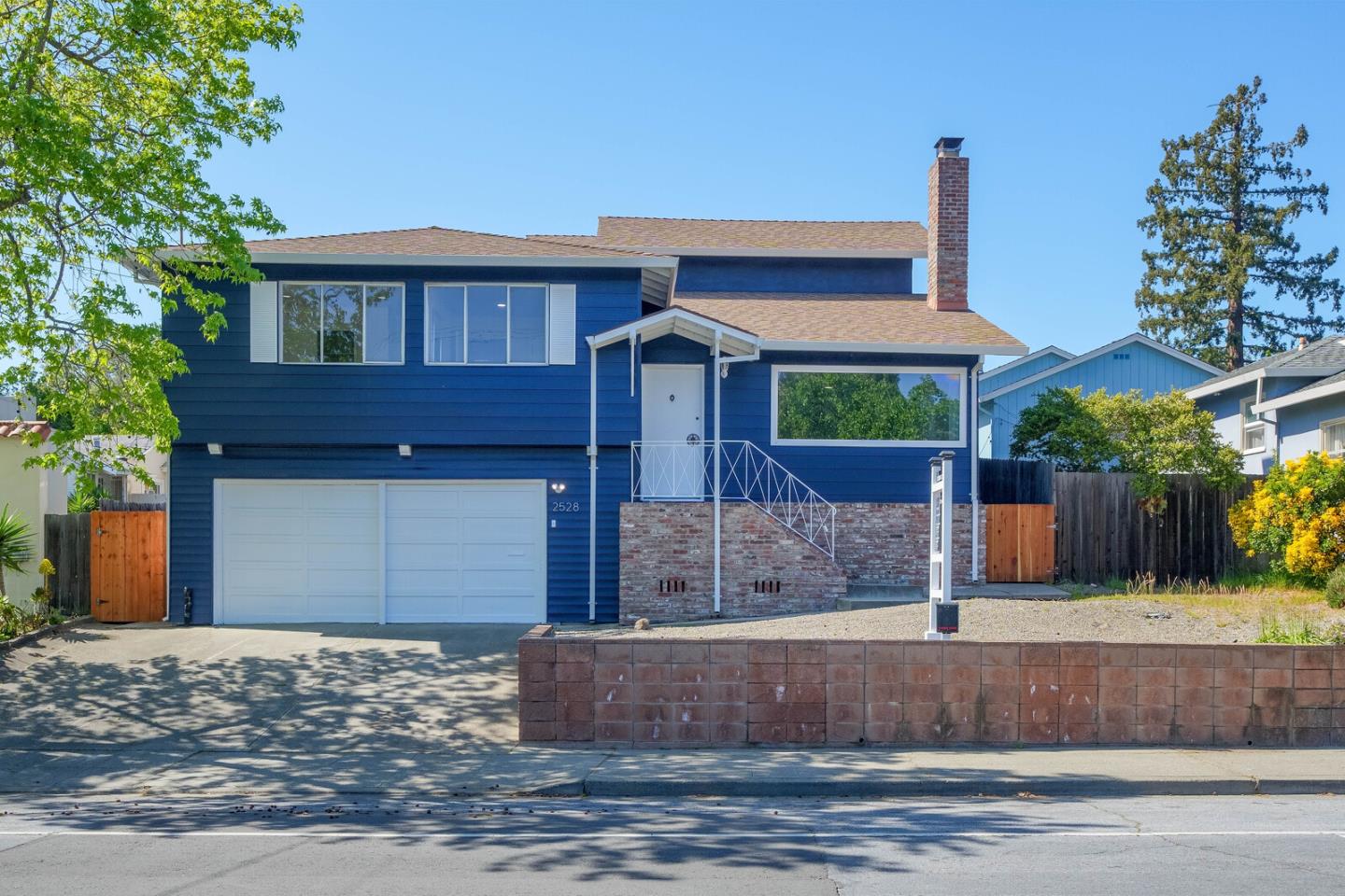 Photo of 2528 Jefferson Ave in Redwood City, CA