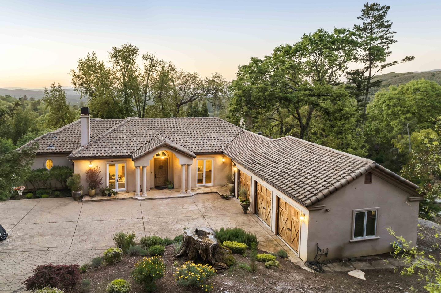 Photo of 190 Vista Verde Wy in Portola Valley, CA