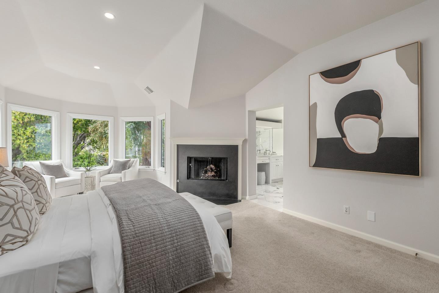 Detail Gallery Image 22 of 43 For 15 Oak Hollow Way, Menlo Park,  CA 94025 - 5 Beds | 3/1 Baths
