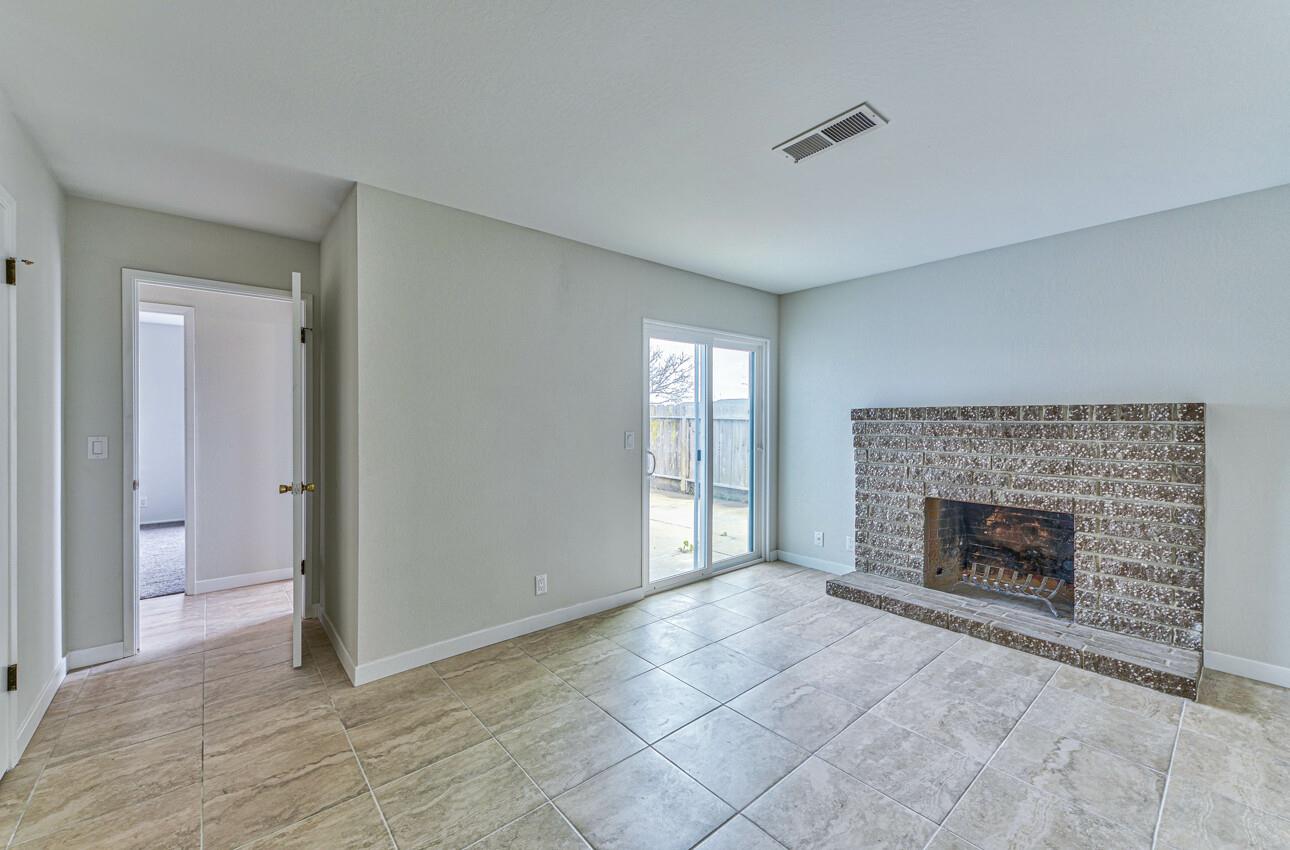 Detail Gallery Image 13 of 27 For 1726 Humboldt Dr, Salinas,  CA 93906 - 3 Beds | 2 Baths
