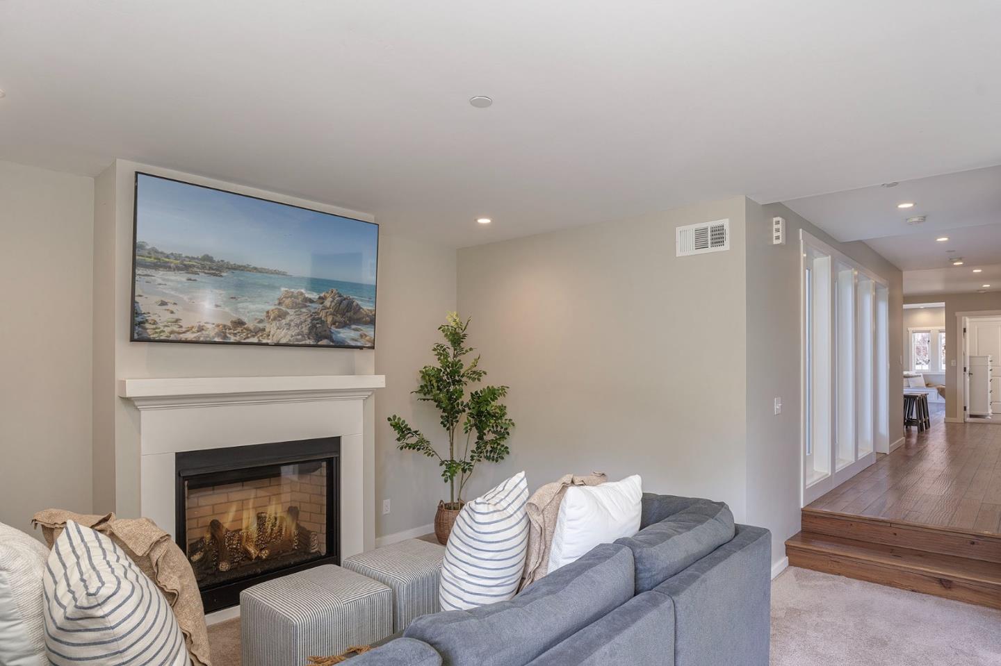 Detail Gallery Image 16 of 43 For 414 9th St, Pacific Grove,  CA 93950 - 4 Beds | 2 Baths