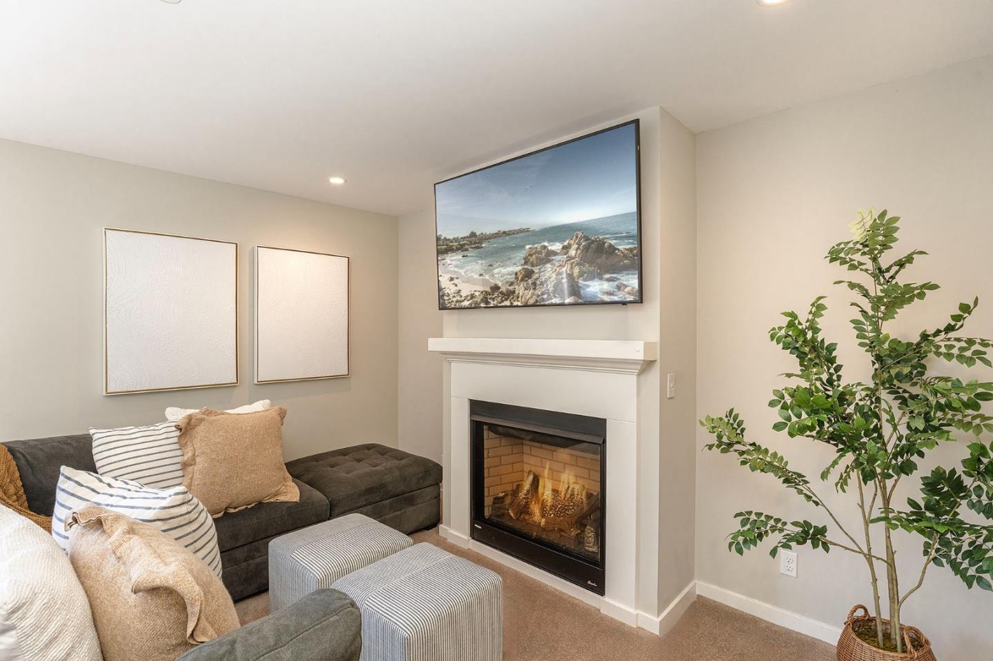 Detail Gallery Image 18 of 43 For 414 9th St, Pacific Grove,  CA 93950 - 4 Beds | 2 Baths