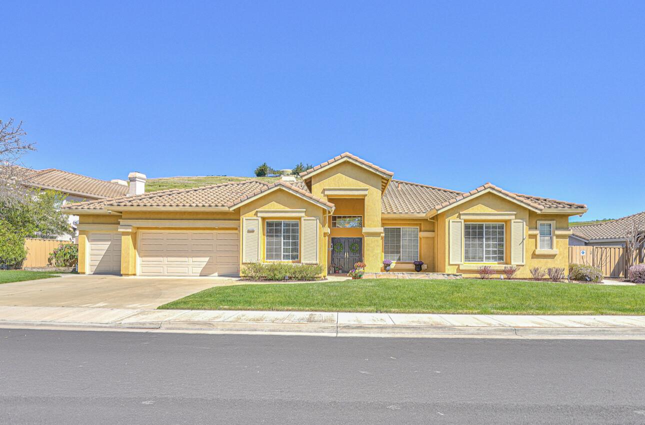 Photo of 27152 Prestancia Wy in Salinas, CA