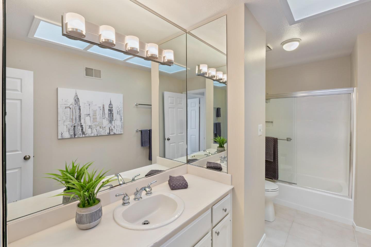 Detail Gallery Image 33 of 47 For 1661 Sugarloaf Dr, San Mateo,  CA 94403 - 2 Beds | 2/1 Baths