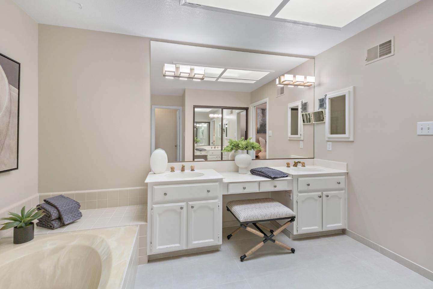 Detail Gallery Image 40 of 47 For 1661 Sugarloaf Dr, San Mateo,  CA 94403 - 2 Beds | 2/1 Baths