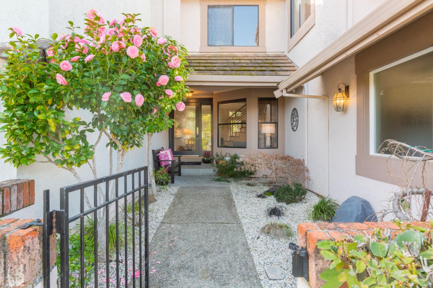 Detail Gallery Image 5 of 47 For 1661 Sugarloaf Dr, San Mateo,  CA 94403 - 2 Beds | 2/1 Baths