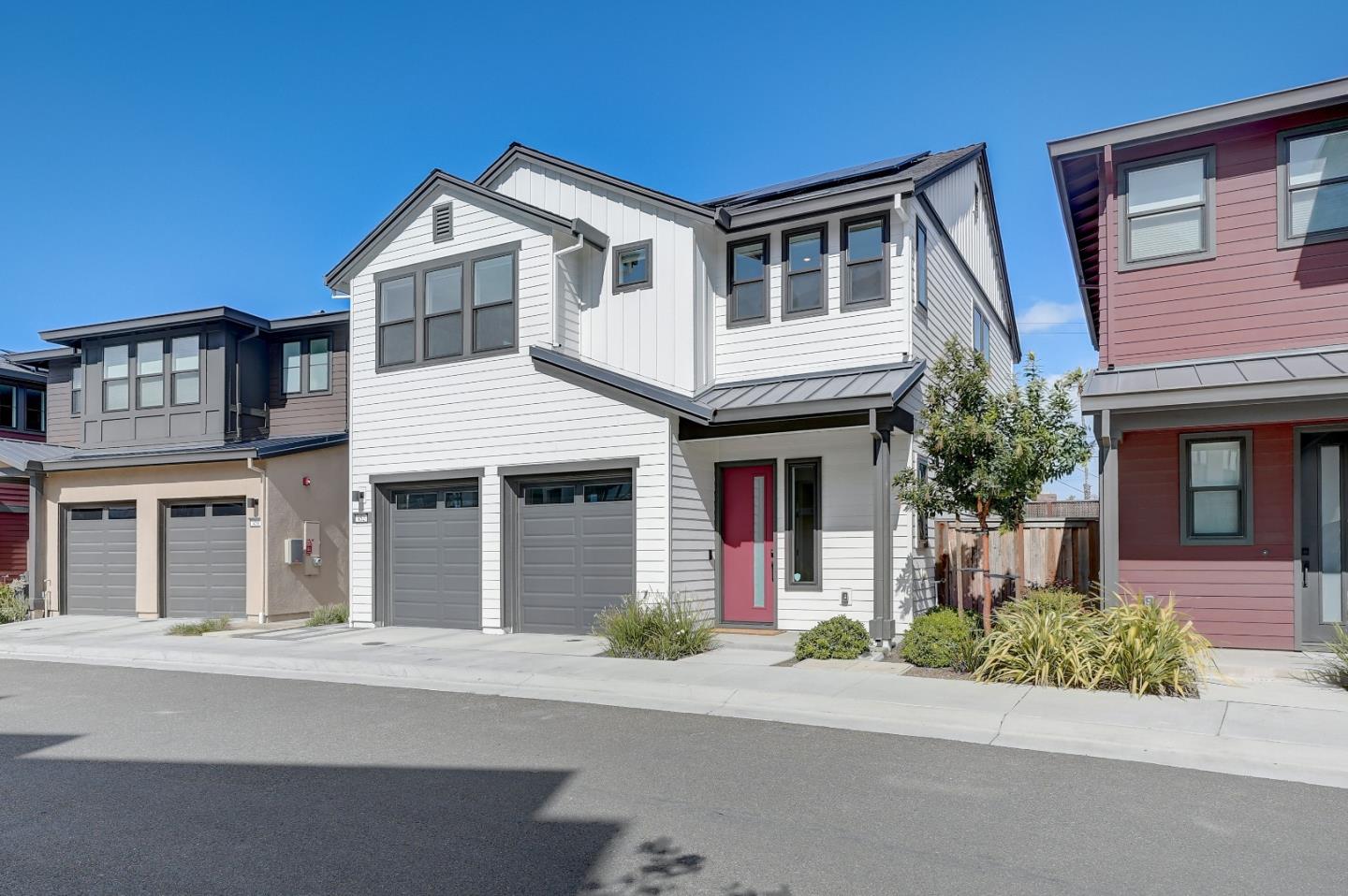 Detail Gallery Image 1 of 41 For 452 Waters Park Cir, San Mateo,  CA 94403 - 4 Beds | 2/1 Baths