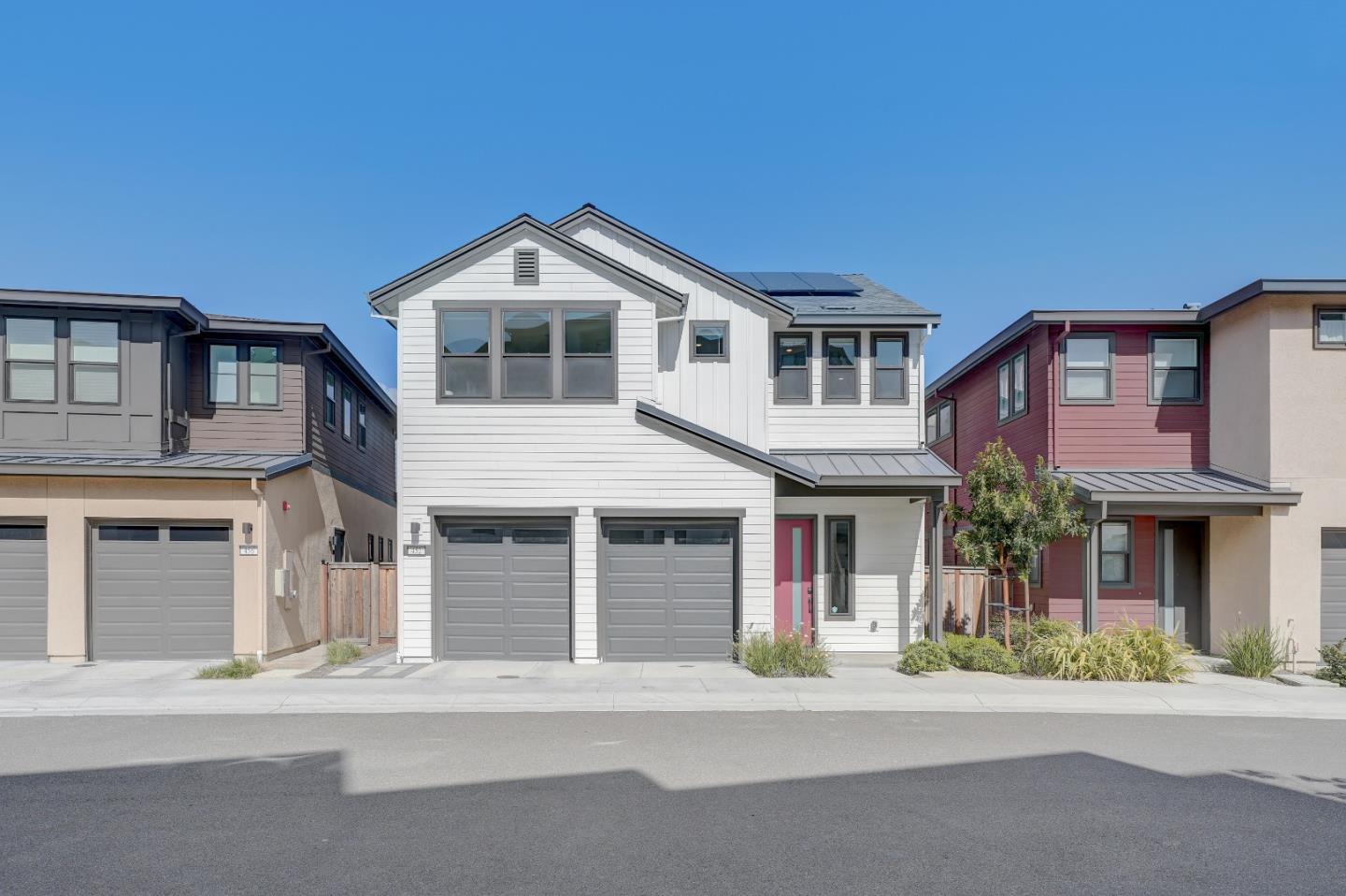 Detail Gallery Image 2 of 41 For 452 Waters Park Cir, San Mateo,  CA 94403 - 4 Beds | 2/1 Baths