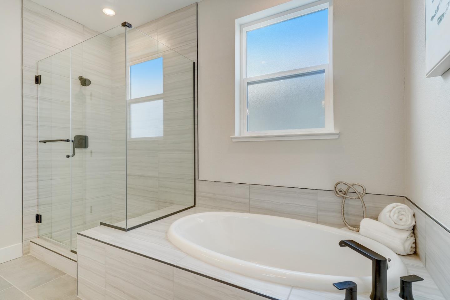 Detail Gallery Image 24 of 41 For 452 Waters Park Cir, San Mateo,  CA 94403 - 4 Beds | 2/1 Baths