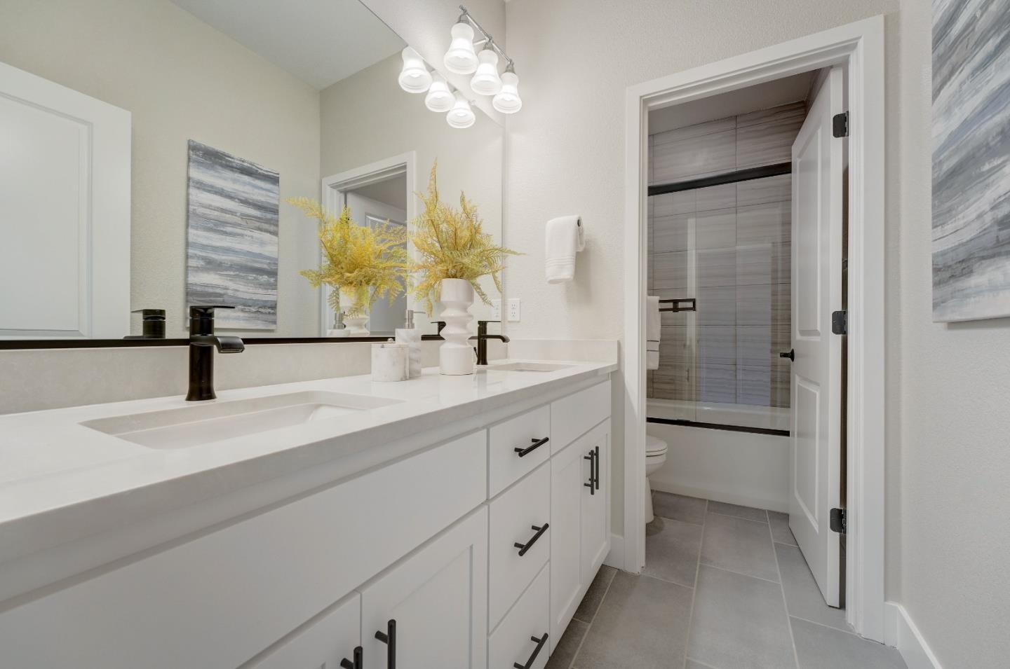 Detail Gallery Image 28 of 41 For 452 Waters Park Cir, San Mateo,  CA 94403 - 4 Beds | 2/1 Baths